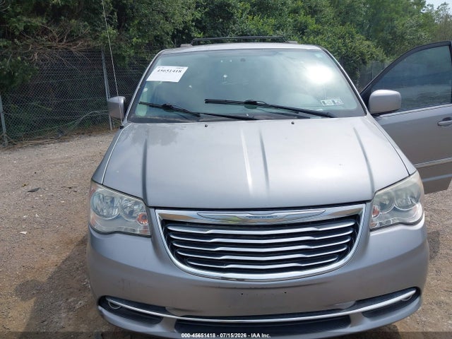 2015 Chrysler Town & Country Touring მანქანა იყიდება აუქციონზე, vin: 2C4RC1BG1FR588147, აუქციონის ნომერი: 45651418
