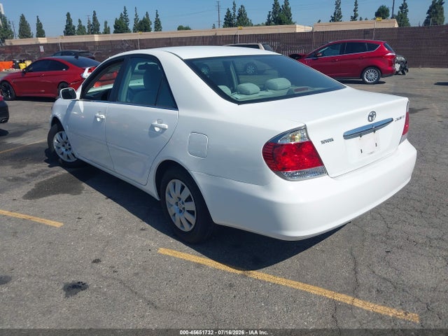 45651732 :رقم المزاد ، 4T1BE32K95U570990 vin ، 2005 Toyota Camry Le مزاد بيع
