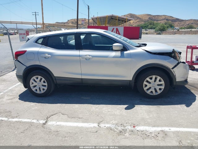 JN1BJ1CPXJW184305 Nissan Rogue Sport S