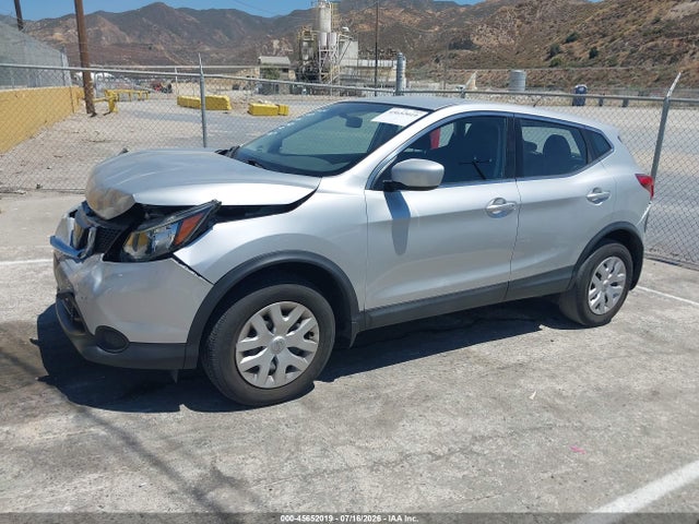 JN1BJ1CPXJW184305 Nissan Rogue Sport S