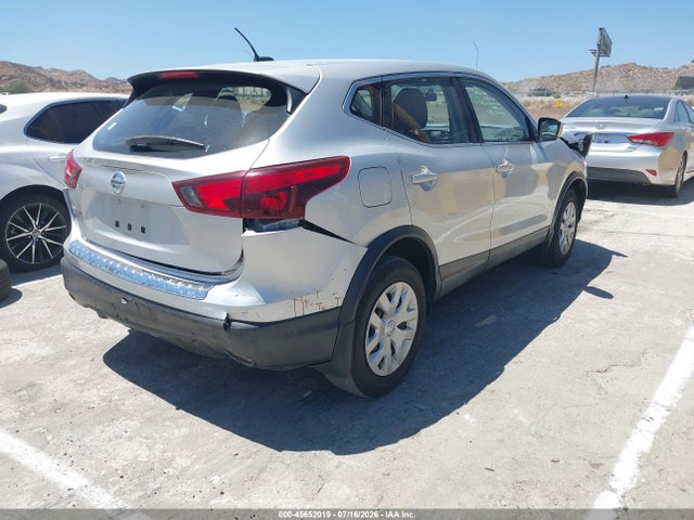 JN1BJ1CPXJW184305 Nissan Rogue Sport S