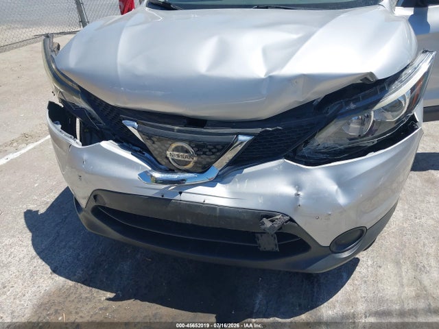 JN1BJ1CPXJW184305 Nissan Rogue Sport S