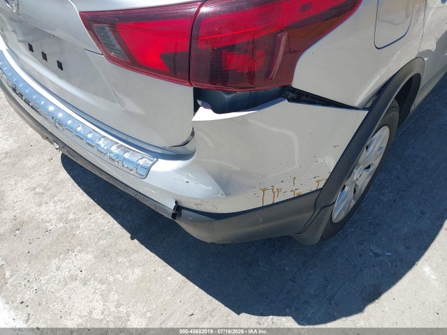 JN1BJ1CPXJW184305 Nissan Rogue Sport S