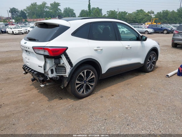 1FMCU9H92NUB68078 Ford ESCAPE SEL