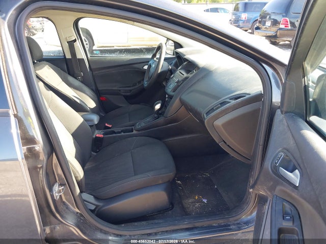1FADP3K22HL303648 Ford FOCUS SE
