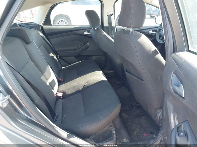1FADP3K22HL303648 Ford FOCUS SE