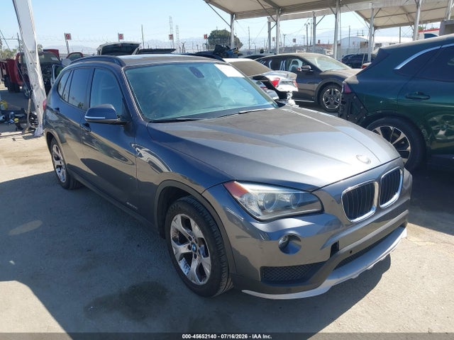 2015 Bmw X1 Sdrive28i მანქანა იყიდება აუქციონზე, vin: WBAVM1C58FV318402, აუქციონის ნომერი: 45652140