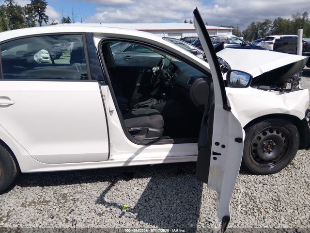 2013 Volkswagen Jetta 2.0l S მანქანა იყიდება აუქციონზე, vin: 3VW2K7AJXDM361125, აუქციონის ნომერი: 45652206