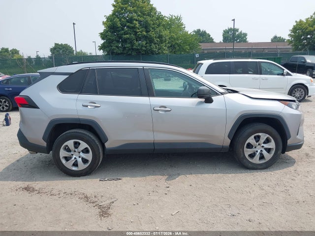2T3F1RFV6KC001619 Toyota RAV4 LE