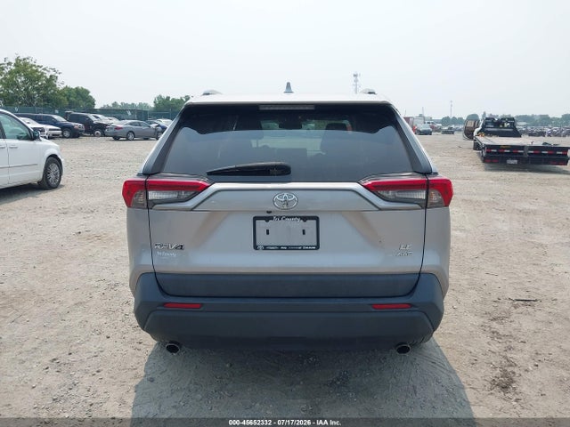 2T3F1RFV6KC001619 Toyota RAV4 LE