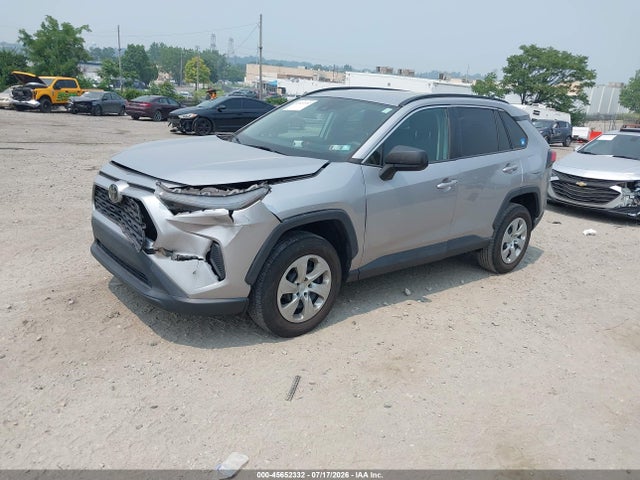 2T3F1RFV6KC001619 Toyota RAV4 LE