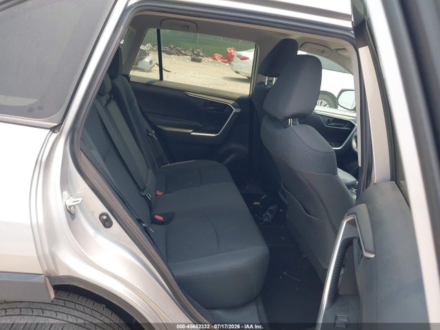 2T3F1RFV6KC001619 Toyota RAV4 LE