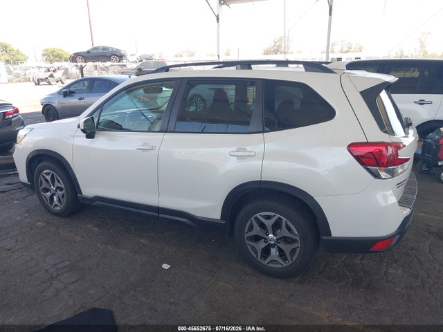 JF2SKAJC0MH527756 Subaru Forester Premium