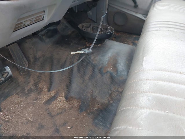 Продаж на аукціоні авто 2000 Gmc Sierra 3500 Classic Sl, vin: 1GTGC33R9YF431642, номер лоту: 45652718