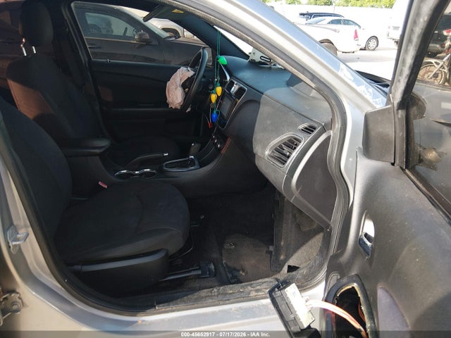 45652917 :رقم المزاد ، 1C3CCBAB0DN640402 vin ، 2013 Chrysler 200 Lx مزاد بيع