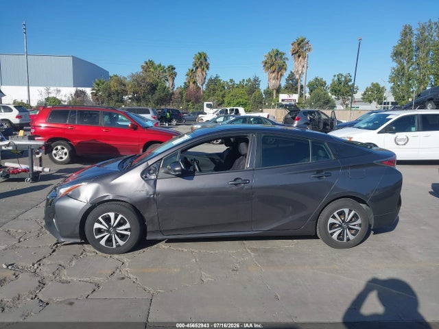 Toyota Prius Two 2016 JTDKBRFU7G3508184 Image 14