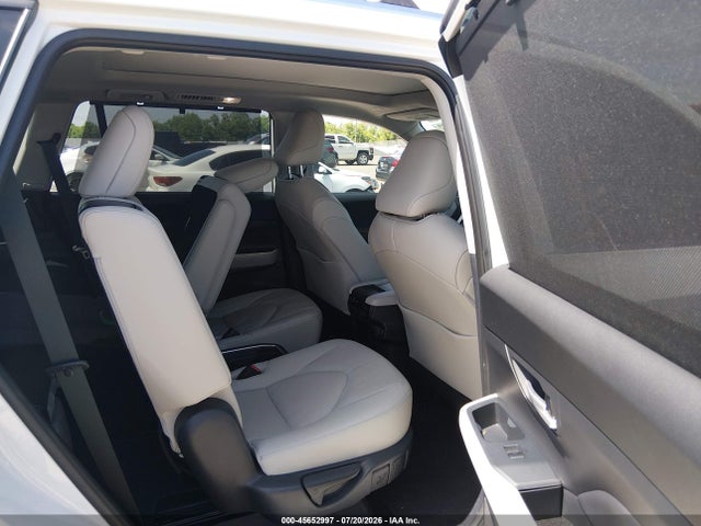 Toyota Grand Highlander Platinum 2024 5TDAAAB59RS053953 Image 8