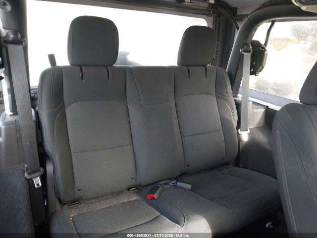 1C4GJXAN0KW520052 Jeep Wrangler Sport 4x4
