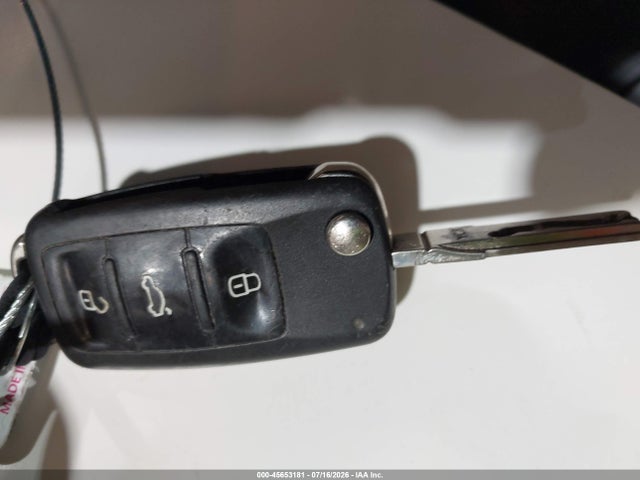 2015 Volkswagen Jetta 2.0l S მანქანა იყიდება აუქციონზე, vin: 3VW2K7AJ1FM402146, აუქციონის ნომერი: 45653181