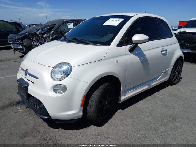 Fiat 500E BATTERY ELECTRIC 2016 3C3CFFGE4GT165213 Image 2