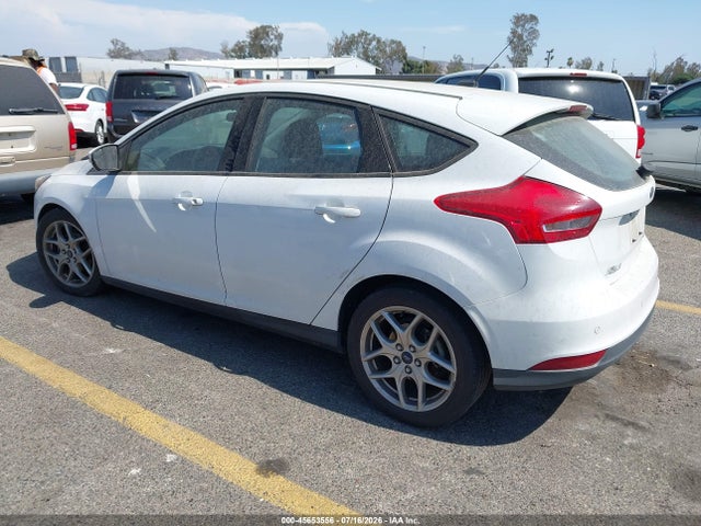 Ford FOCUS SE 2015 1FADP3K28FL385866 Image 3