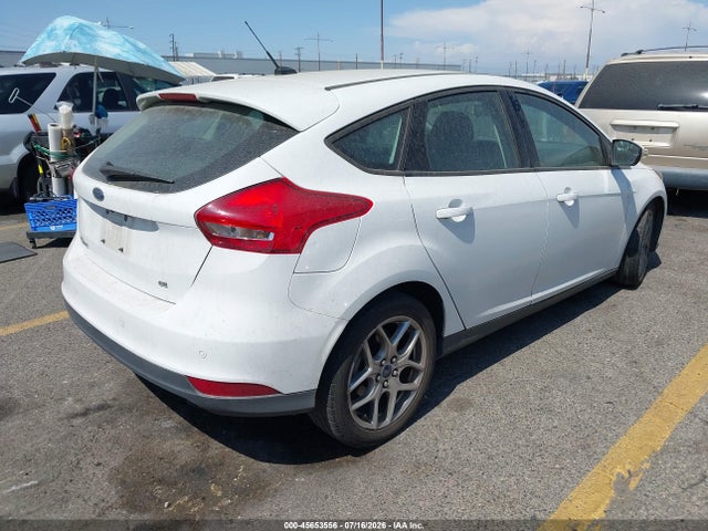 Ford FOCUS SE 2015 1FADP3K28FL385866 Image 4