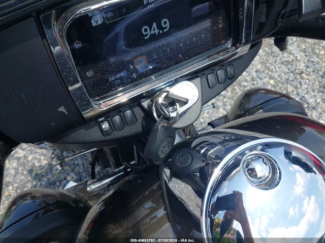 Harley-Davidson FLHTCUTG 2020 1HD1MAF19LB854460 Image 11