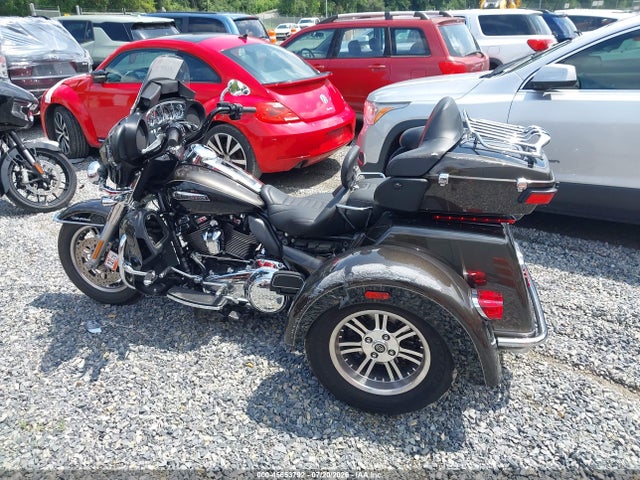 Harley-Davidson FLHTCUTG 2020 1HD1MAF19LB854460 Image 13
