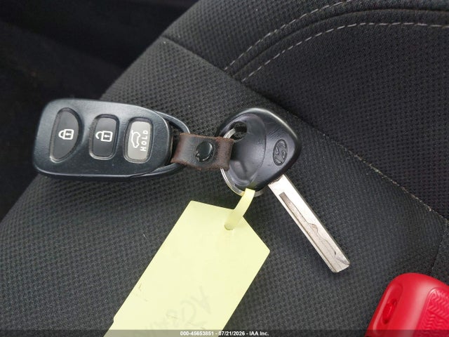 45653851 :رقم المزاد ، KMHTC6AD2DU172257 vin ، 2013 Hyundai Veloster Base W/black مزاد بيع