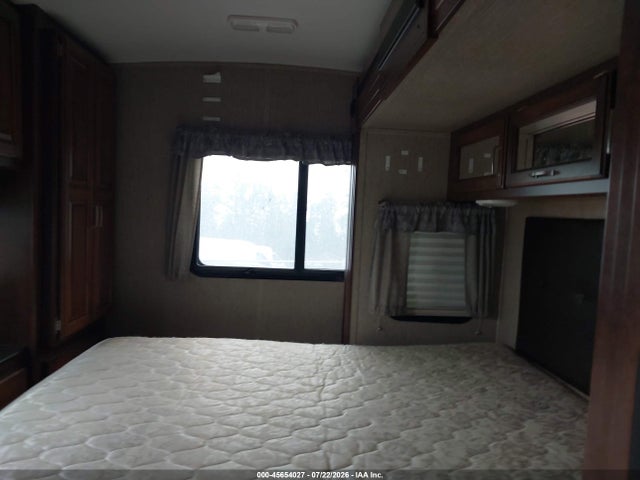 Keystone Outback 2017 4YDT32427HB453072 Image 13