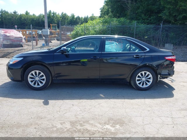45654358 :رقم المزاد ، 4T1BF1FK5HU768384 vin ، 2017 Toyota Camry Le مزاد بيع