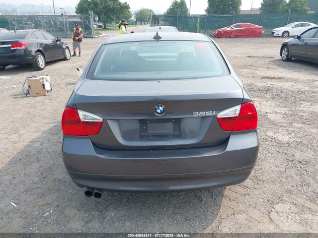 2006 Bmw 325i მანქანა იყიდება აუქციონზე, vin: WBAVB13586KR65809, აუქციონის ნომერი: 45654437