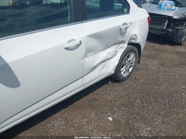 Chevrolet Sonic Lt Auto 2015 1G1JC5SH4F4209263 Image 12
