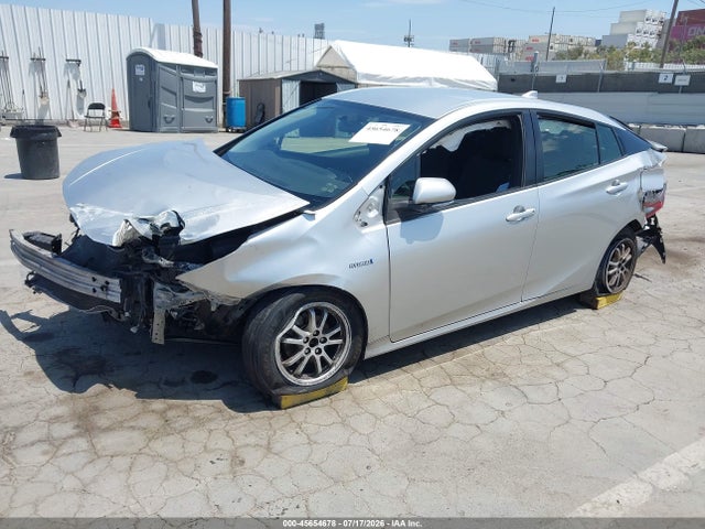 Toyota Prius Two 2016 JTDKBRFU5G3004006 Image 2