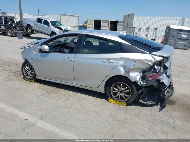 Toyota Prius Two 2016 JTDKBRFU5G3004006 Image 3