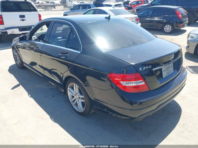 Продажа на аукционе авто 2013 Mercedes-benz C 250 Sport, vin: WDDGF4HB3DR287030, номер лота: 45654790
