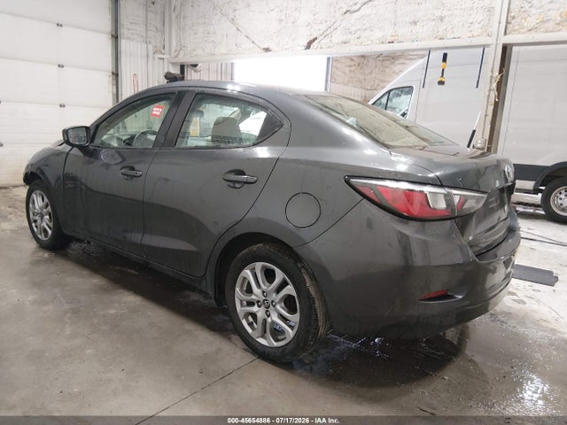 45654886 :رقم المزاد ، 3MYDLBYV4JY328924 vin ، 2018 Toyota Yaris Ia مزاد بيع