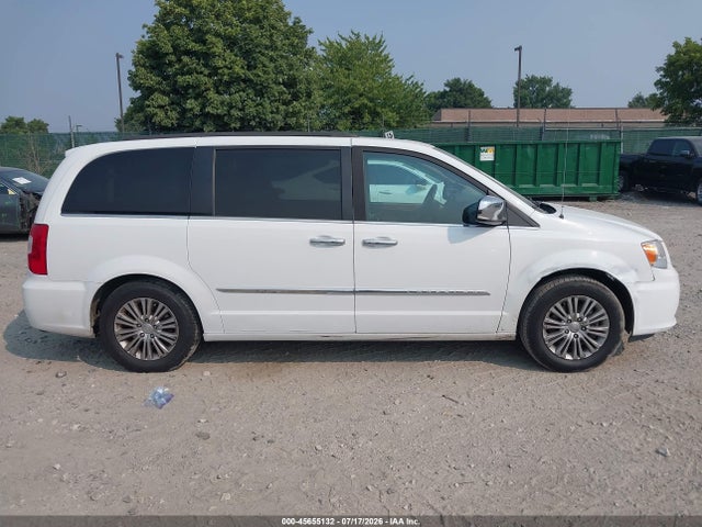 2C4RC1CG7GR159272 Chrysler Town &amp; Country Touring-l Anniversary Edition