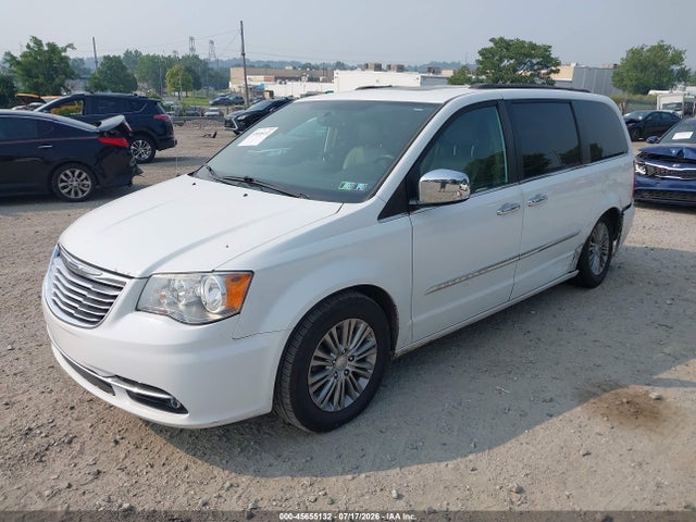 2C4RC1CG7GR159272 Chrysler Town &amp; Country Touring-l Anniversary Edition