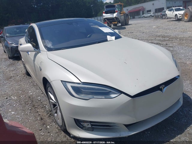 Продажа на аукционе авто 2016 Tesla Model S 60/70/75/85, vin: 5YJSA1E17GF151720, номер лота: 45655229