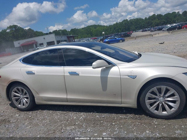 Продажа на аукционе авто 2016 Tesla Model S 60/70/75/85, vin: 5YJSA1E17GF151720, номер лота: 45655229