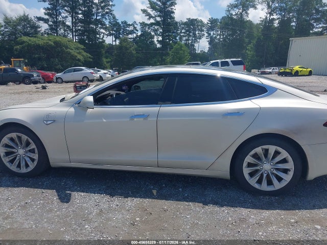 Продажа на аукционе авто 2016 Tesla Model S 60/70/75/85, vin: 5YJSA1E17GF151720, номер лота: 45655229