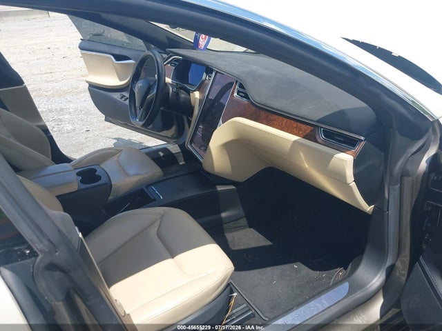 Продажа на аукционе авто 2016 Tesla Model S 60/70/75/85, vin: 5YJSA1E17GF151720, номер лота: 45655229