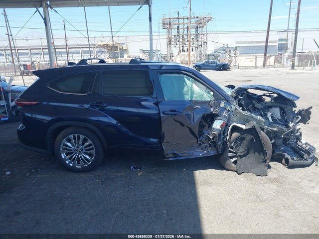 Toyota Highlander Hybrid Platinum 2025 5TDEBRCH2SS689920 Image 13