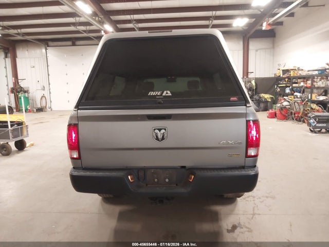 3C6JR7DG2KG569691 RAM 1500 Classic Tradesman 4x4 8&#039; Box