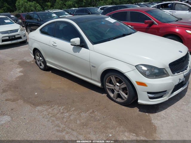 2012 Mercedes-benz C 250 მანქანა იყიდება აუქციონზე, vin: WDDGJ4HB1CF752757, აუქციონის ნომერი: 45656029
