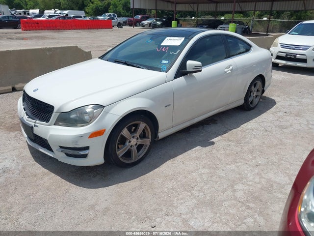 2012 Mercedes-benz C 250 მანქანა იყიდება აუქციონზე, vin: WDDGJ4HB1CF752757, აუქციონის ნომერი: 45656029