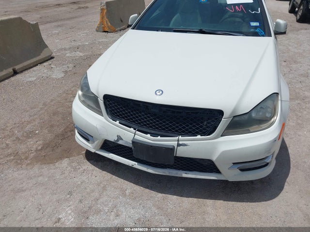 2012 Mercedes-benz C 250 მანქანა იყიდება აუქციონზე, vin: WDDGJ4HB1CF752757, აუქციონის ნომერი: 45656029