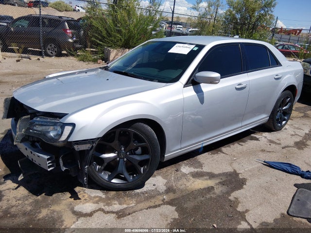 Chrysler 300 Touring L 2023 2C3CCADG3PH580968 Image 2