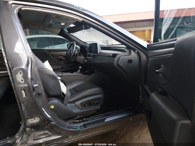 45656847 :رقم المزاد ، 58ADA1C11NU025518 vin ، 2022 Lexus Es 300h مزاد بيع